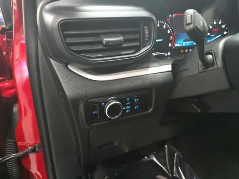 Used 2024 Ford Explorer XLT AWD/4WD image 17