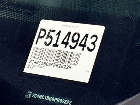 Used 2023 Chrysler Pacifica Touring-L image 23