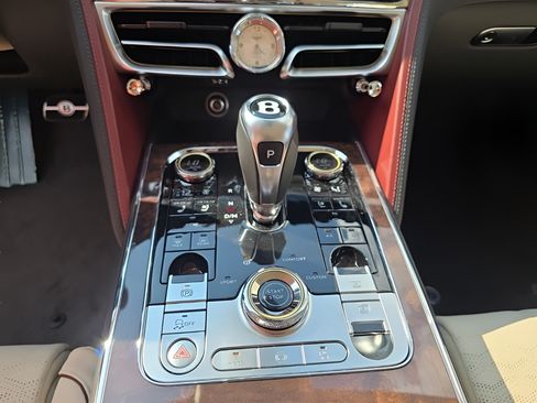 New 2025 Bentley Flying Spur Plug-In Hybrid AWD/4WD image 28