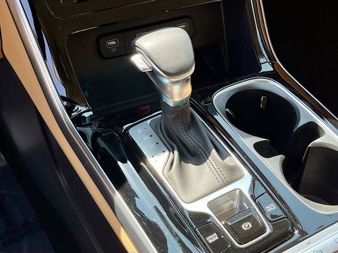 Certified 2024 Kia Carnival EX image 26