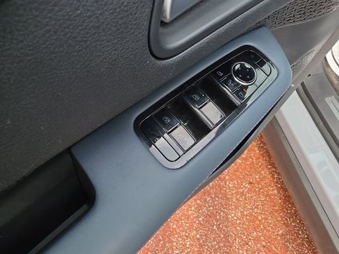 Used 2024 Nissan Ariya AWD image 11