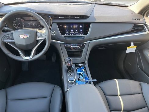 New 2025 Cadillac XT6 Luxury image 33