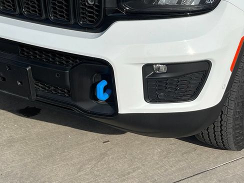 Used 2025 Jeep Grand Cherokee Trailhawk w/ Advanced Protech Group II AWD/4WD image 5