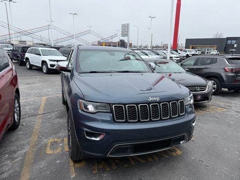 Used 2020 Jeep Grand Cherokee Limited w/ Luxury Group II image 2