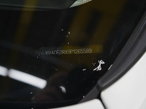 Used 2023 Volvo XC60 B6 Ultimate w/ Climate Package image 25