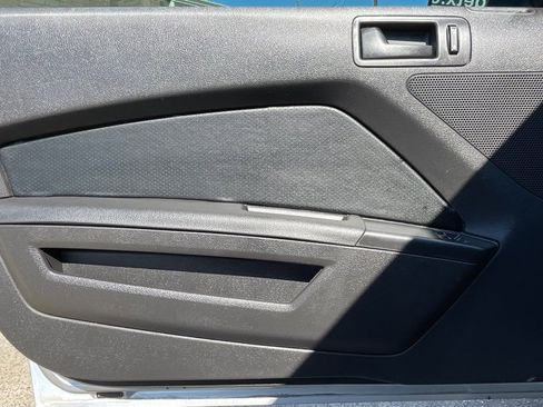 Used 2010 Ford Mustang GT Premium image 30