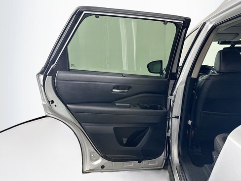 Used 2022 Nissan Pathfinder SL w/ SL Premium Package image 27