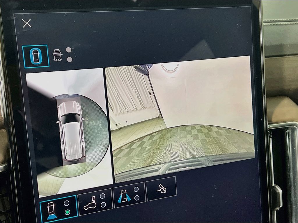 Certified 2025 GMC Yukon Denali Ultimate w/ LPO, Floor Liner Package AWD/4WD image 14