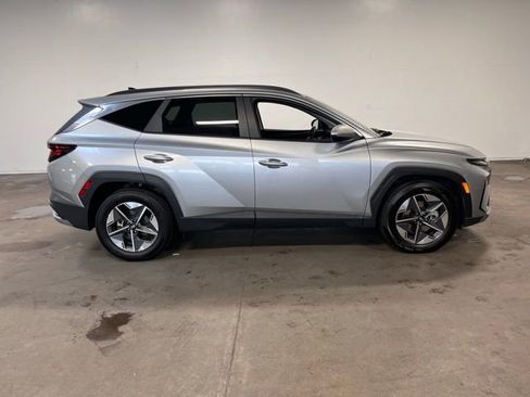 Used 2025 Hyundai Tucson SEL FWD image 2