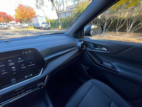 Used 2025 Chevrolet Equinox LT image 34