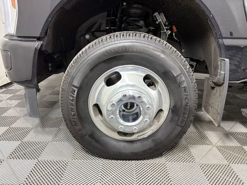 Certified 2025 Ford F350 Platinum image 11