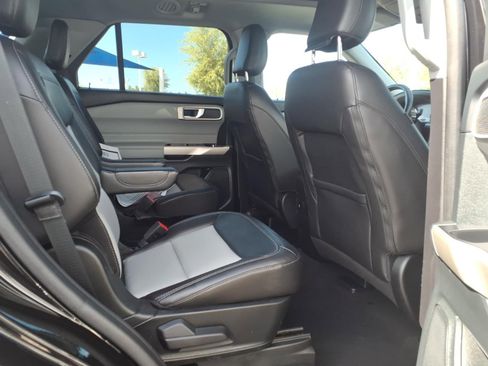 Certified 2022 Ford Explorer XLT w/ Equipment Group 202A AWD/4WD image 14