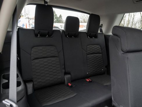 Used 2024 Nissan Pathfinder S image 33