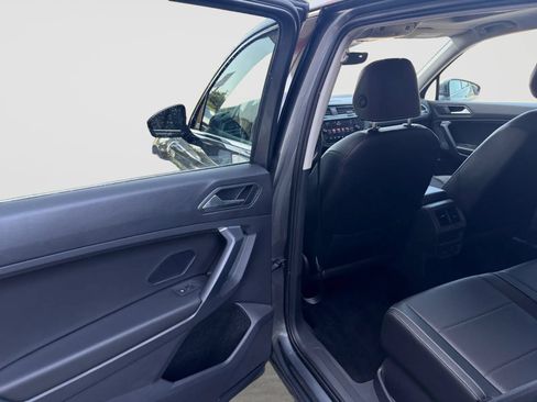 Used 2021 Volkswagen Tiguan SEL AWD/4WD image 14