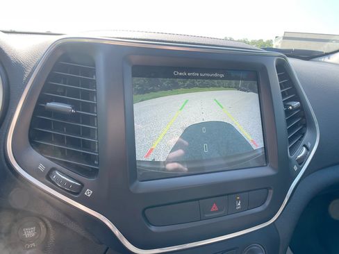 Used 2022 Jeep Cherokee Latitude Lux w/ Sun & Sound Group AWD/4WD image 18