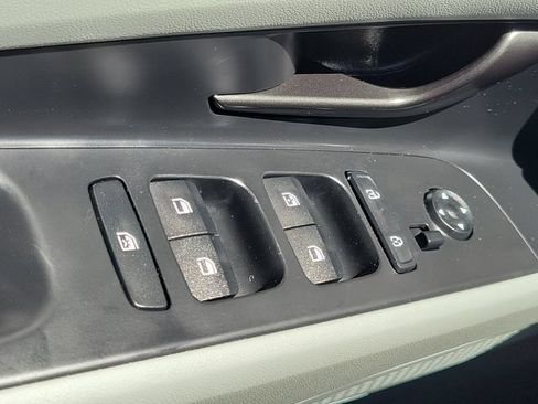 Used 2024 Hyundai Elantra Limited FWD image 16