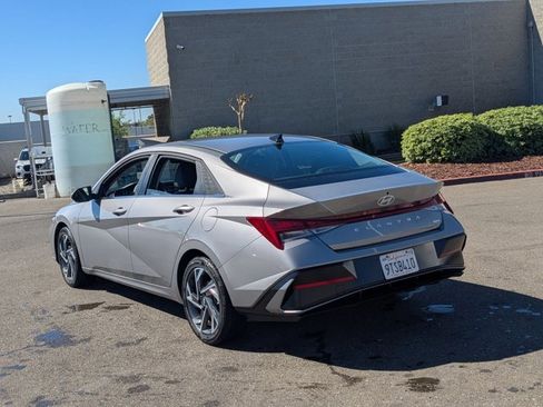 Used 2025 Hyundai Elantra Limited image 7