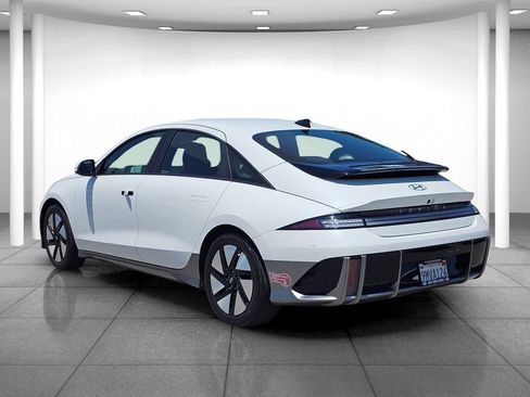 Used 2024 Hyundai Ioniq 6 SE RWD image 4
