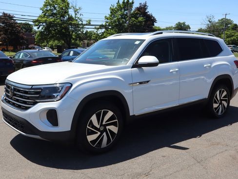Used 2024 Volkswagen Atlas SEL AWD/4WD image 1