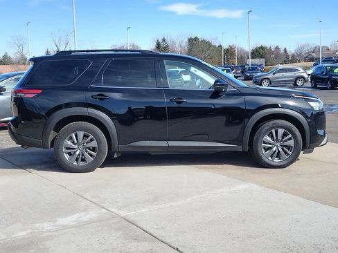 Used 2023 Nissan Pathfinder SV AWD/4WD image 4