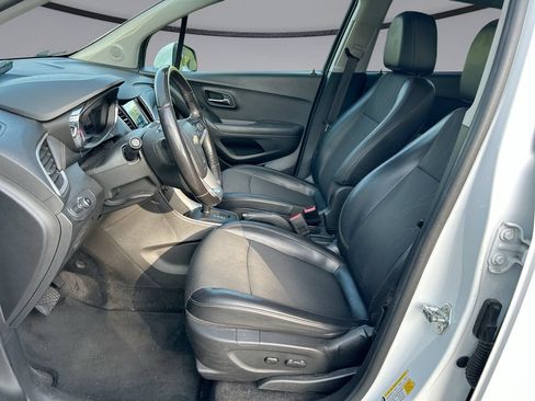 Used 2019 Chevrolet Trax LT w/ LT Convenience Package FWD image 11