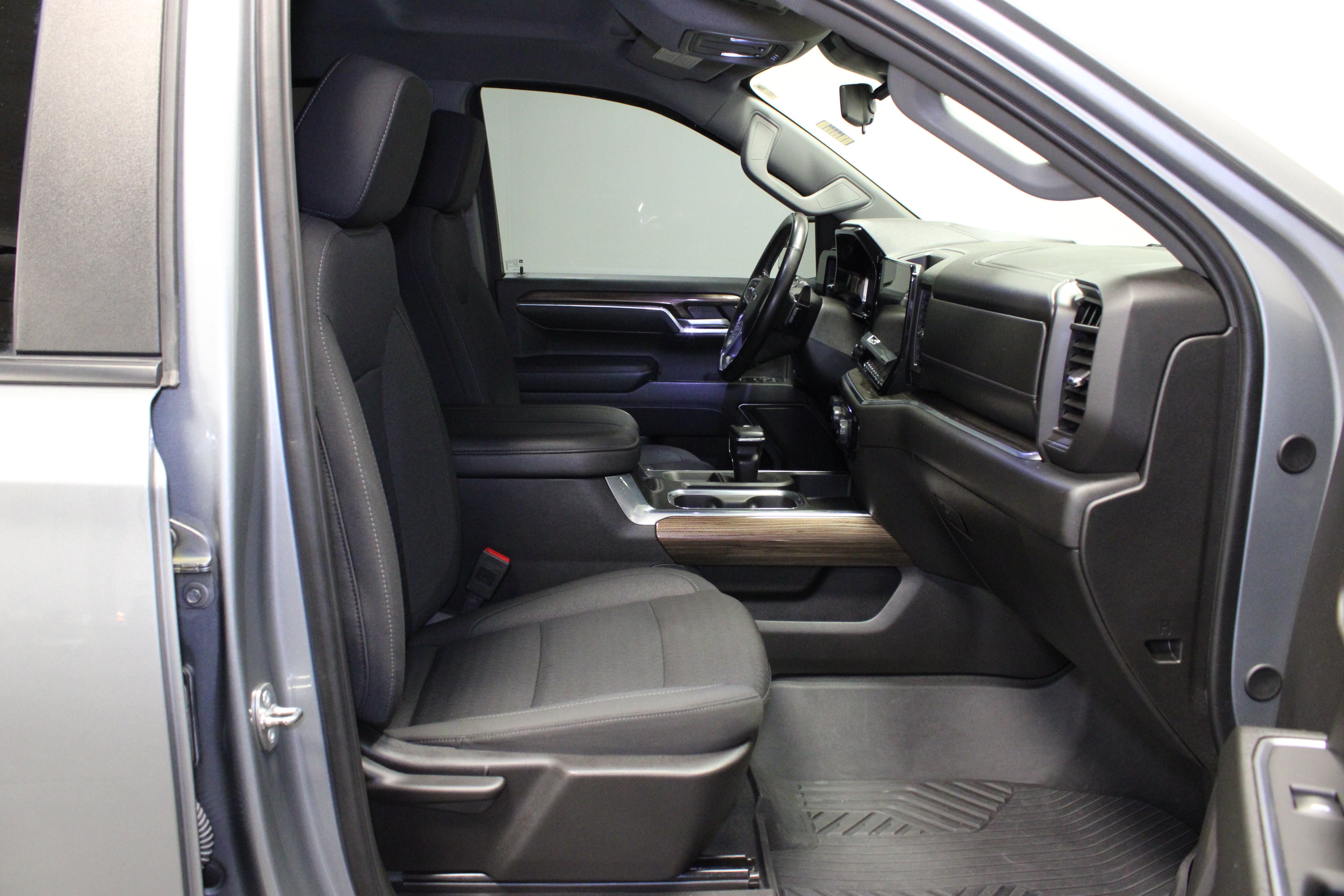Used 2024 Chevrolet Silverado 1500 RST AWD/4WD image 15