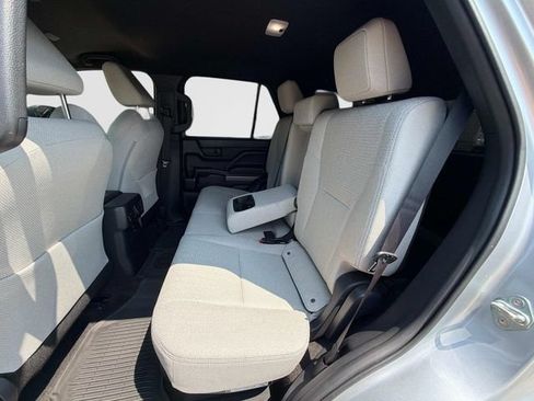 Used 2025 Toyota 4Runner SR5 AWD/4WD image 16