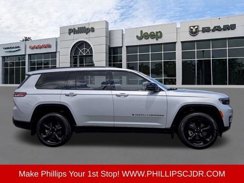 Used 2025 Jeep Grand Cherokee L Limited w/ Luxury Tech Group II AWD/4WD image 2
