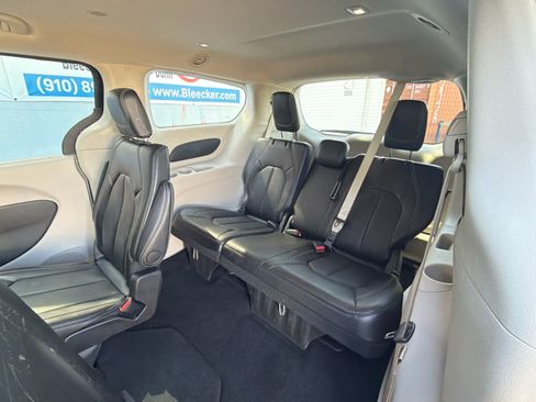 Used 2024 Chrysler Pacifica Touring-L FWD image 34