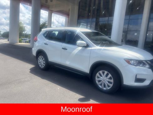 Used 2017 Nissan Rogue S AWD/4WD image 8
