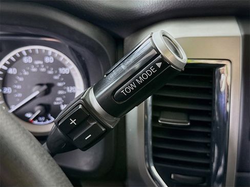 Used 2017 Nissan Titan SV image 7