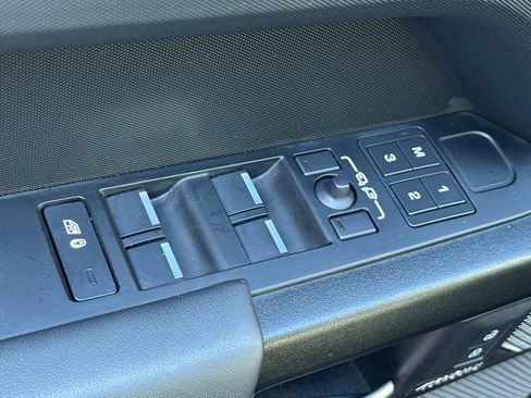 Used 2023 Land Rover Defender 110 V8 image 15