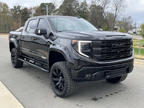 Used 2023 GMC Sierra 1500 Elevation w/ Preferred Package image 2