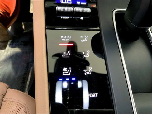 Certified 2025 Porsche Macan image 37