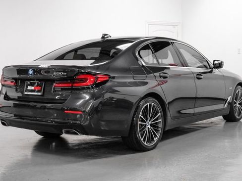Used 2022 BMW 530e w/ Premium Package image 8