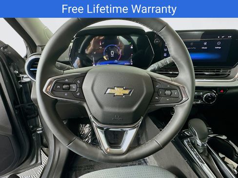New 2025 Chevrolet Trax LT w/ Driver Confidence Package FWD image 12