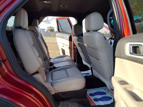 Used 2015 Ford Explorer XLT w/ Equipment Group 202A image 21
