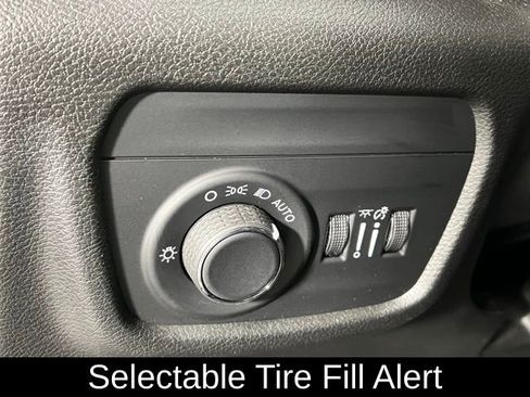 Used 2023 Jeep Grand Cherokee Altitude image 17