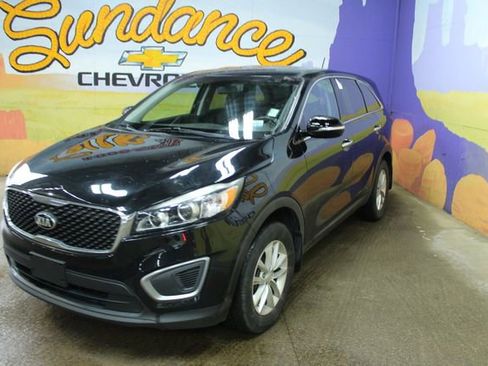 Used 2017 Kia Sorento L image 4
