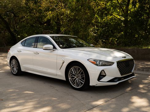 Used 2021 Genesis G70 2.0T image 2