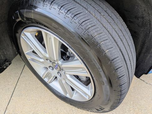 Used 2017 Volvo XC60 T5 Inscription w/ Preferred Option Package image 17