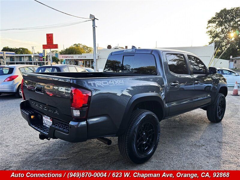 Used 2018 Toyota Tacoma TRD Off-Road w/ Technology Package AWD/4WD image 3