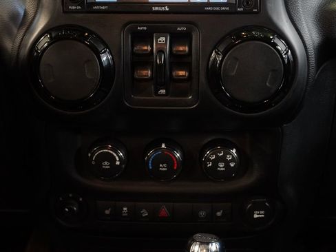 Used 2017 Jeep Wrangler Unlimited Sahara AWD/4WD image 19