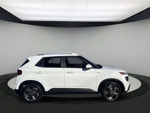 Used 2024 Hyundai Venue SEL image 5