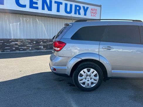Used 2018 Dodge Journey SXT w/ Connectivity Group FWD image 18
