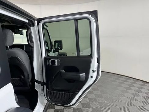 Used 2025 Jeep Wrangler Unlimited Rubicon AWD/4WD image 43