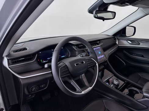 Used 2023 Jeep Grand Cherokee L Limited image 9