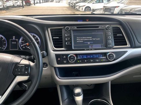 Used 2016 Toyota Highlander XLE image 7