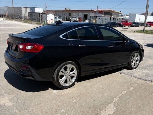 Used 2017 Chevrolet Cruze Premier FWD image 4