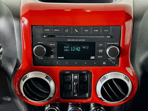 Used 2013 Jeep Wrangler Unlimited Sahara w/ Dual Top Group AWD/4WD image 18